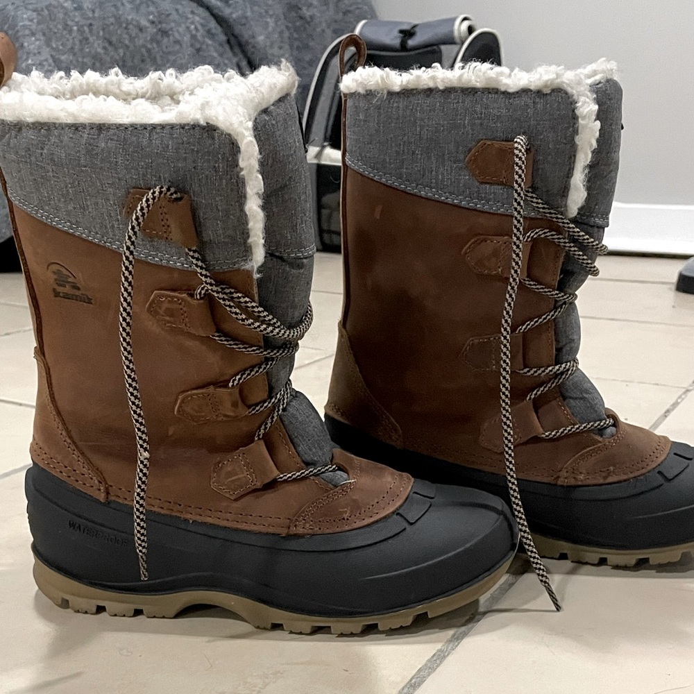 The Snowgem Winter Boot by Kamik Size 8